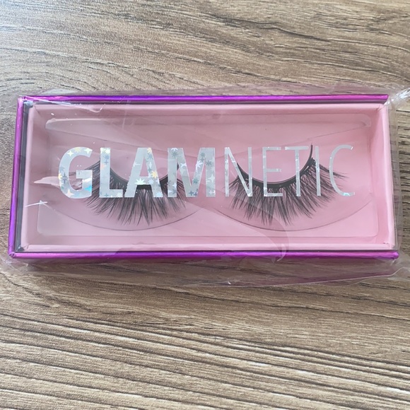 GLAMNETIC “VIP” MAGNETIC LASHES 😻😍 - Picture 5 of 7